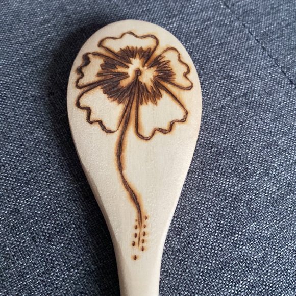 Handcrafted woodburned Hibiscus tropical flower wooden spoon set - Picture 4 of 5